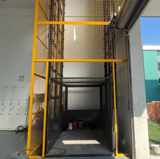 拉萨导轨式升降机助力物流园破解运输难题