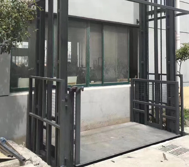 拉萨导轨式施工升降机助力民生工程提速增效